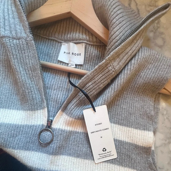 nwts STRIPED ZIP UP HIGH NECK KNITTED VEST size medium - Picture 6 of 6